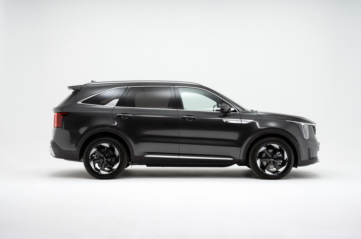 2024 Kia Sorento side view