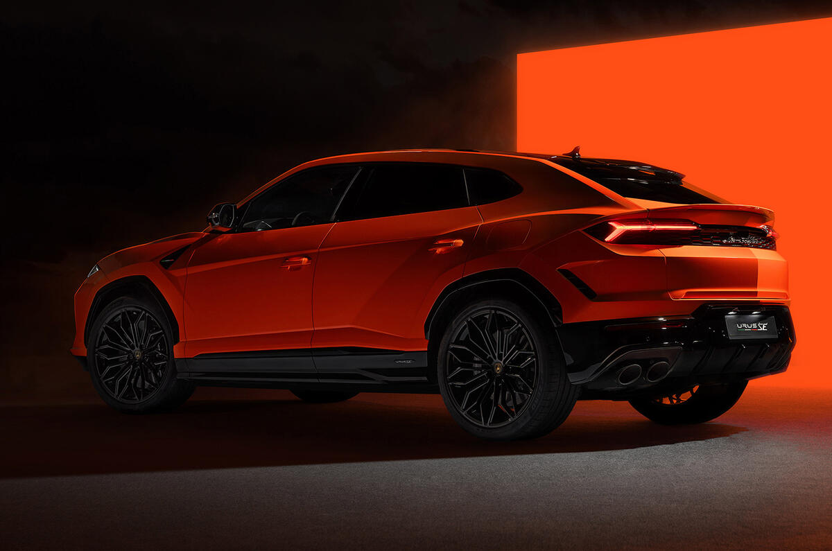 2024 Lamborghini Urus PHEV rear angle 2024 Lamborghini Urus PHEV rear angle