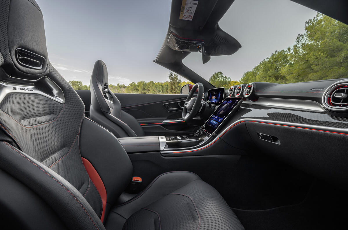 2024 Mercedes AMG CLE53 side inteiror 2024 Mercedes AMG CLE53 side inteiror