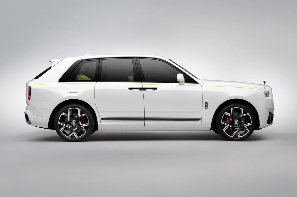 2024 Rolls Royce Cullinan side 2024 Rolls Royce Cullinan side