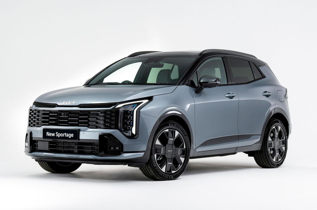 2025 Kia Sportage facelift front quarter static