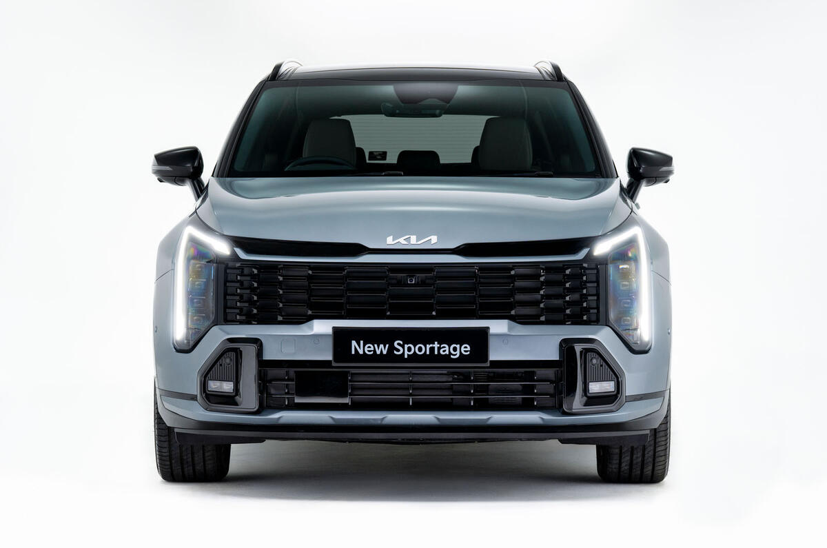 2025 Kia Sportage facelift front static 2025 Kia Sportage facelift front static