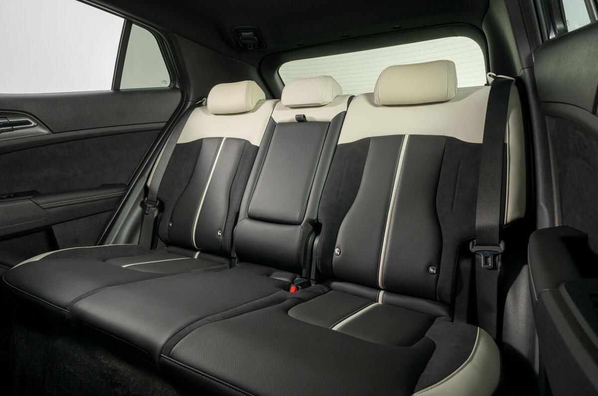 2025 Kia Sportage facelift interior rear seats 2025 Kia Sportage facelift interior rear seats