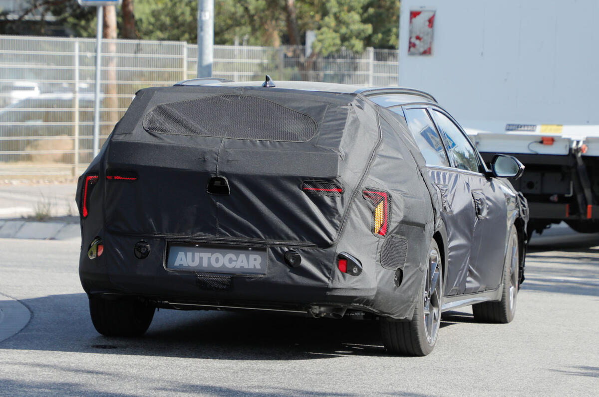 2026 Kia K4 estate rear indicator on 2026 Kia K4 estate rear indicator on