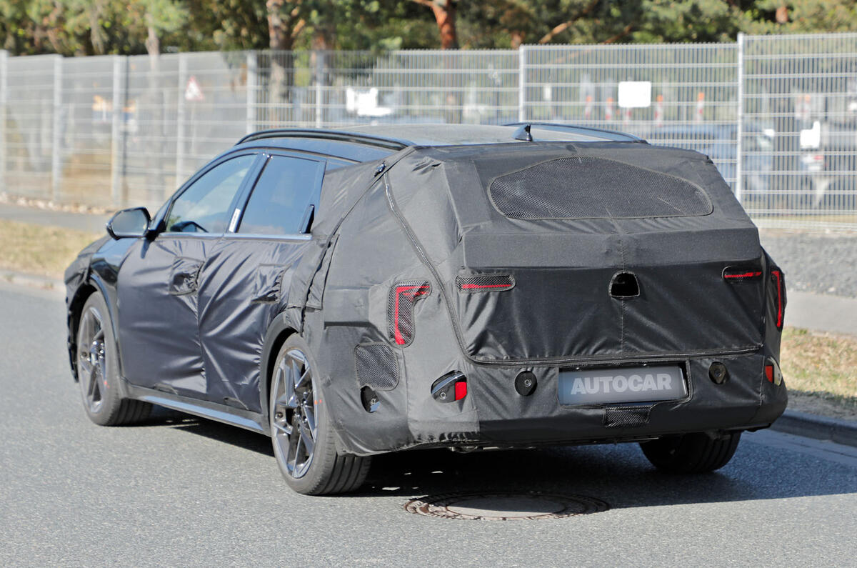 2026 Kia K4 estate rear quarter tracking 2 2026 Kia K4 estate rear quarter tracking 2