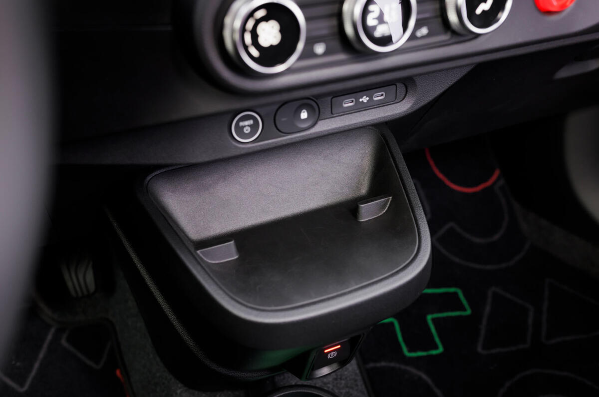2026 Renault Twingo centre console