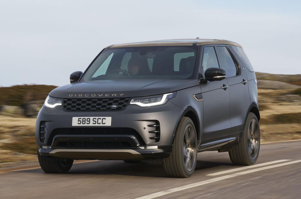 2026 Land Rover Discovery Tempest cornering 2026 Land Rover Discovery Tempest cornering