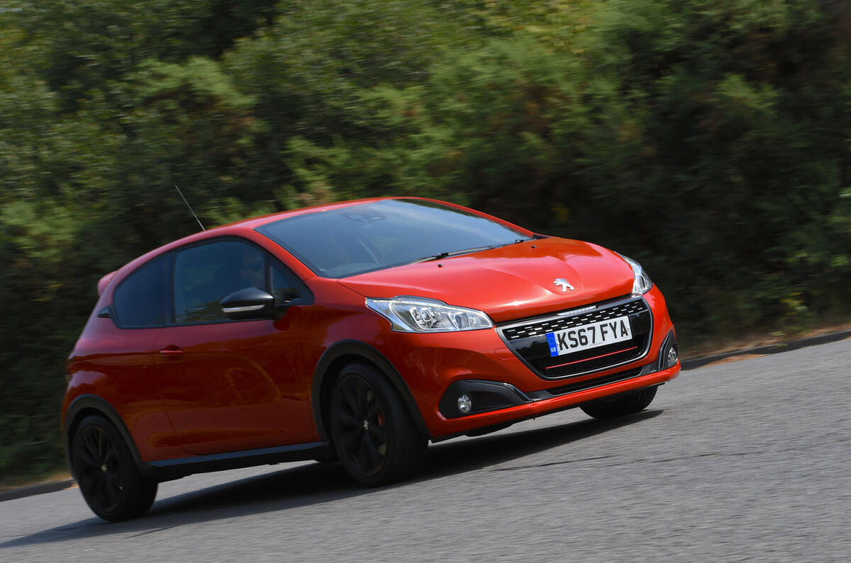 Peugeot 208 GTi cornering - front