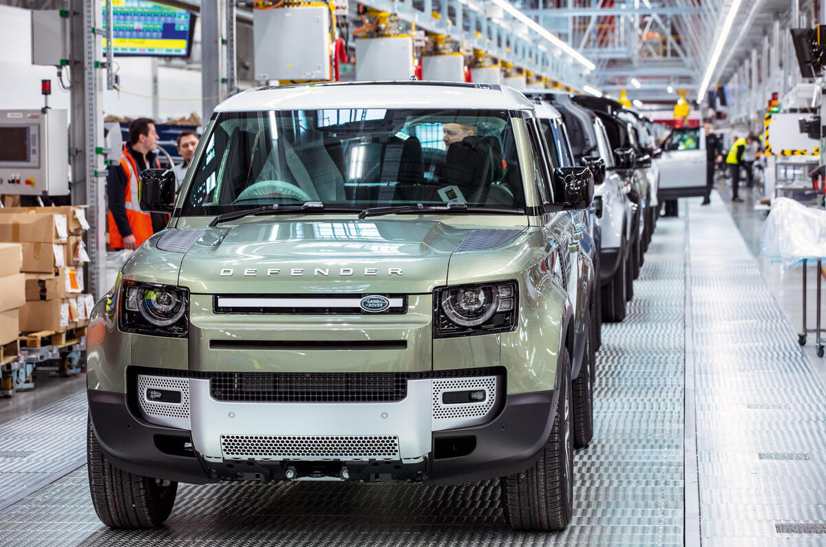 Land Rover Defender 2020 - Defenders lined up Land Rover Defender 2020 - Defenders lined up