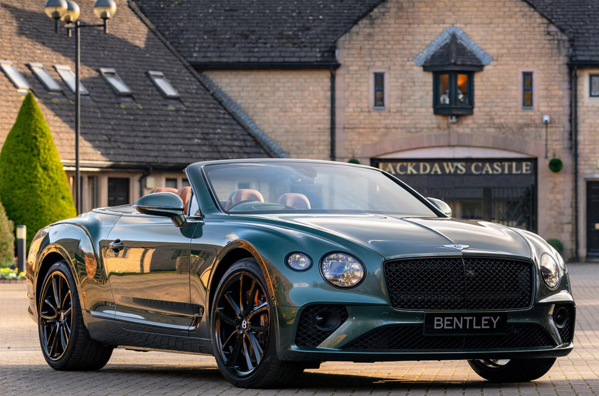 Bentley Mulliner Continental GT Convertible Equestrian Edition 2020 - stationary front Bentley Mulliner Continental GT Convertible Equestrian Edition 2020 - stationary front