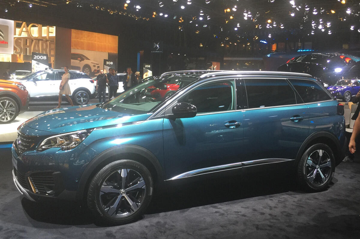 Peugeot 5008 at the Paris motor show 2016 - show report and gallery