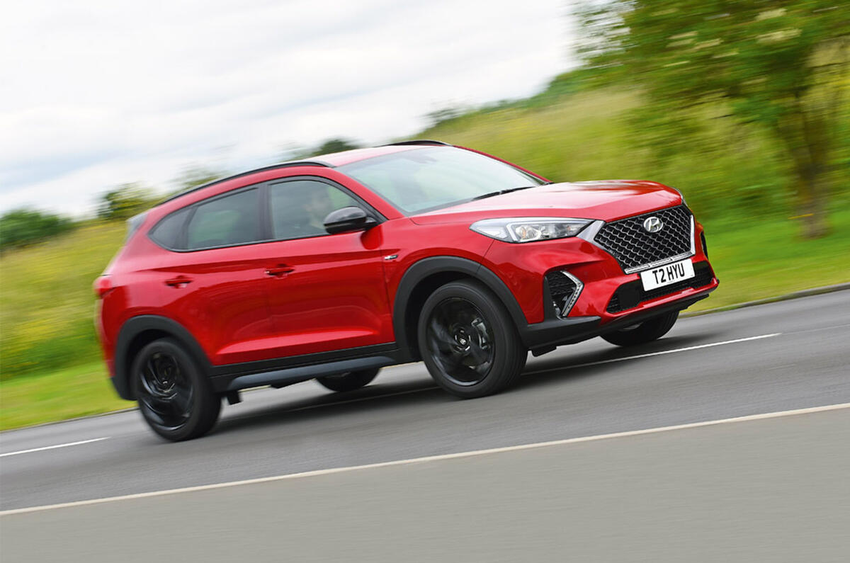 Hyundai Tuscon - tracking side Hyundai Tuscon - tracking side