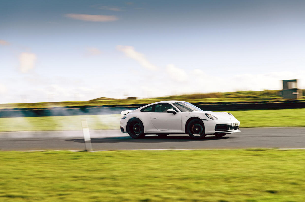 Porsche 911 992 - tracking side Porsche 911 992 - tracking side