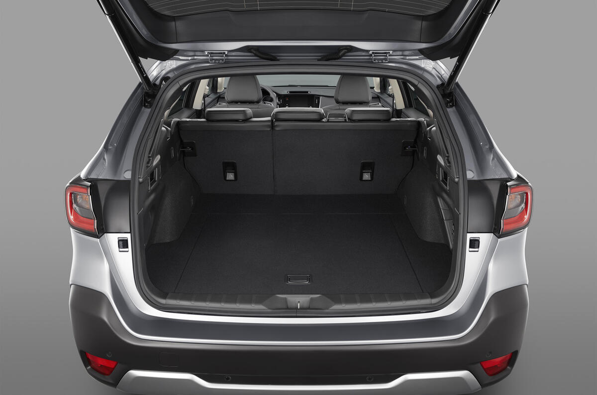 21OUTBACK Trunk seats up 21OUTBACK Trunk seats up