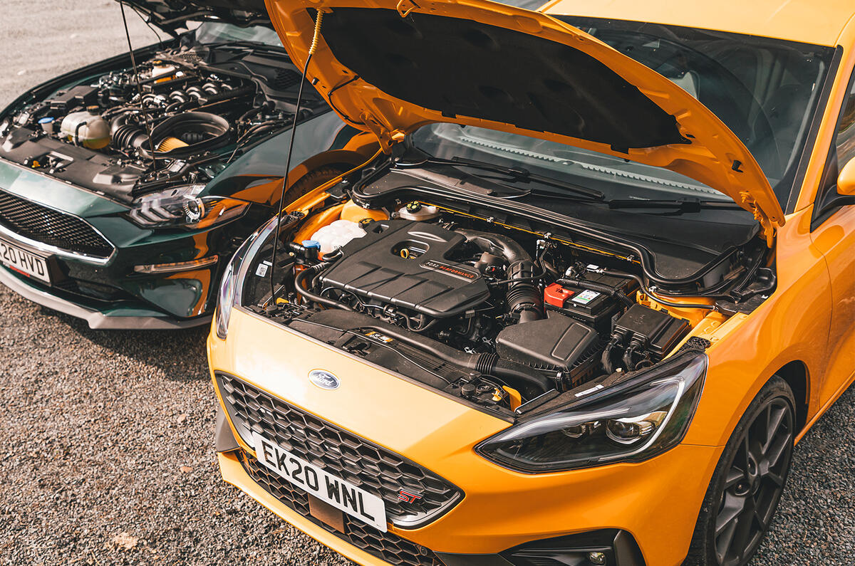 Ford Focus - popped bonnet Ford Focus - popped bonnet