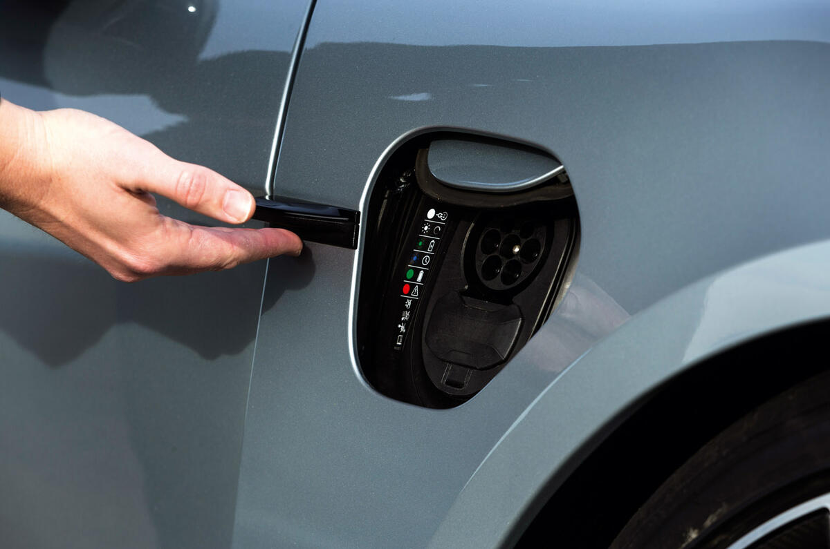 Porsche Taycan Turbo S - charging