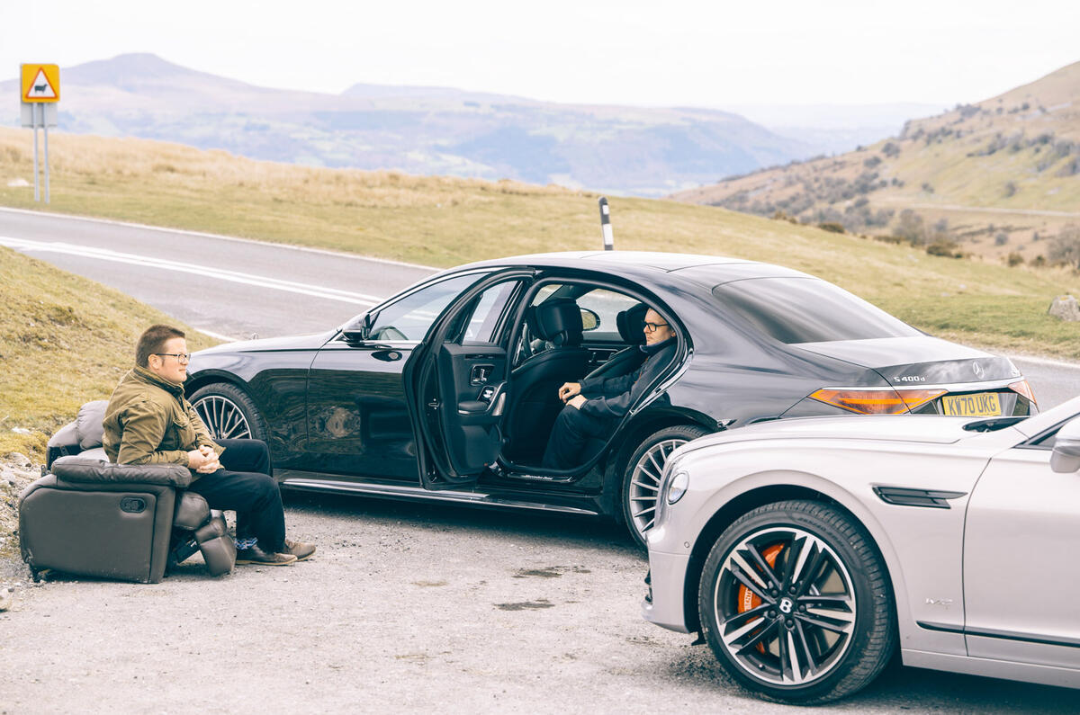 22 olg Flying Spur vs Mercedes Benz S400d 4matic 2021 5001