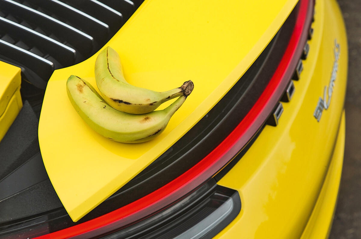 Porsche 911 Carrera 4S 2020 - bananas Porsche 911 Carrera 4S 2020 - bananas
