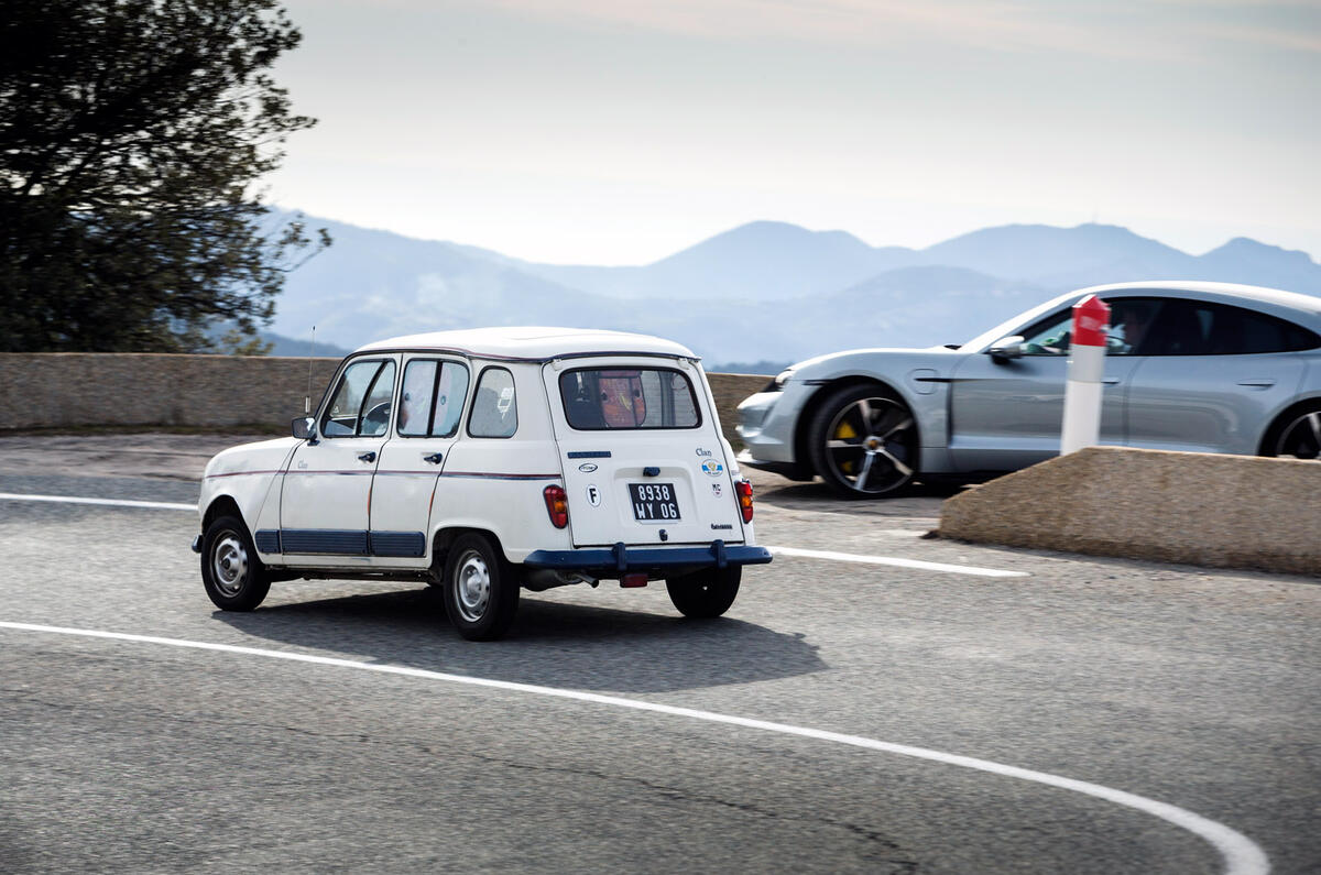 Porsche Taycan Turbo S - tracking side