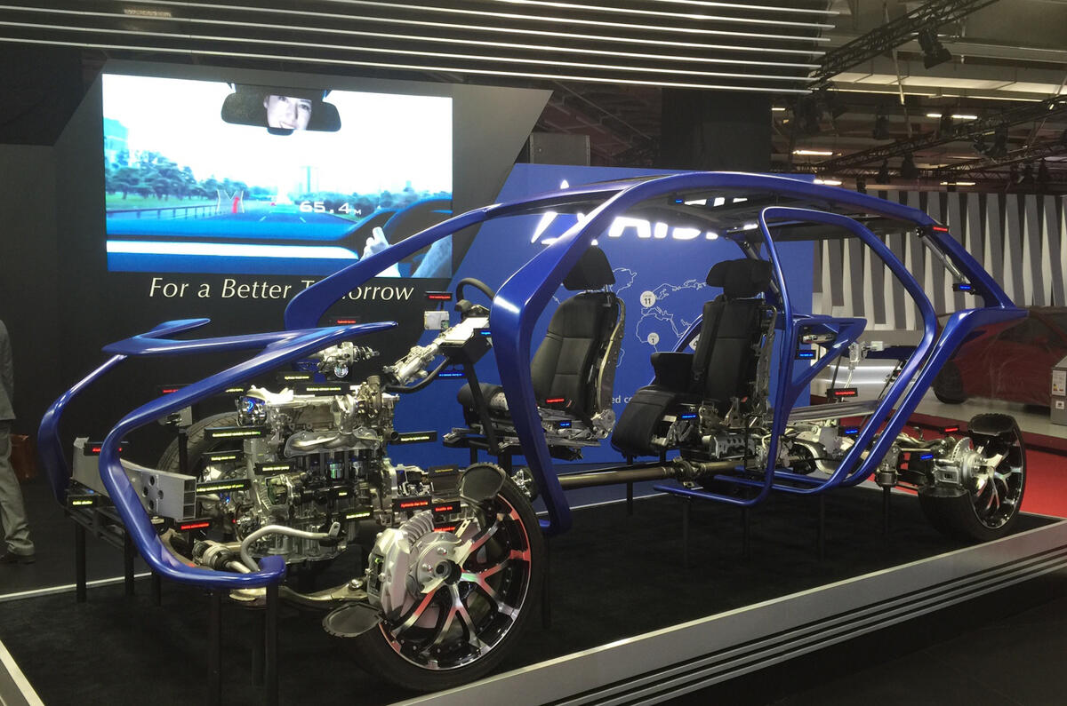 Cutaway demonstration at the Paris motor show 2016 - show report and gallery
