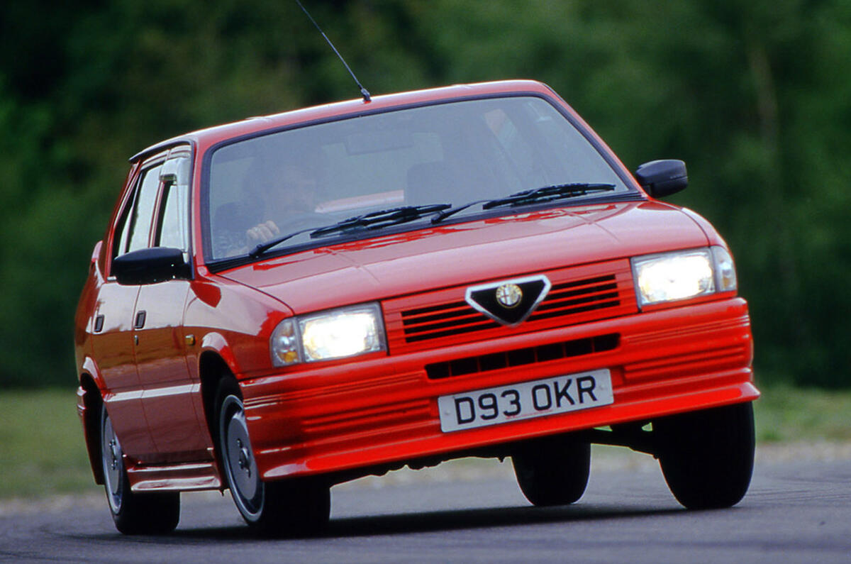 Alfa Romeo 33 - hero front