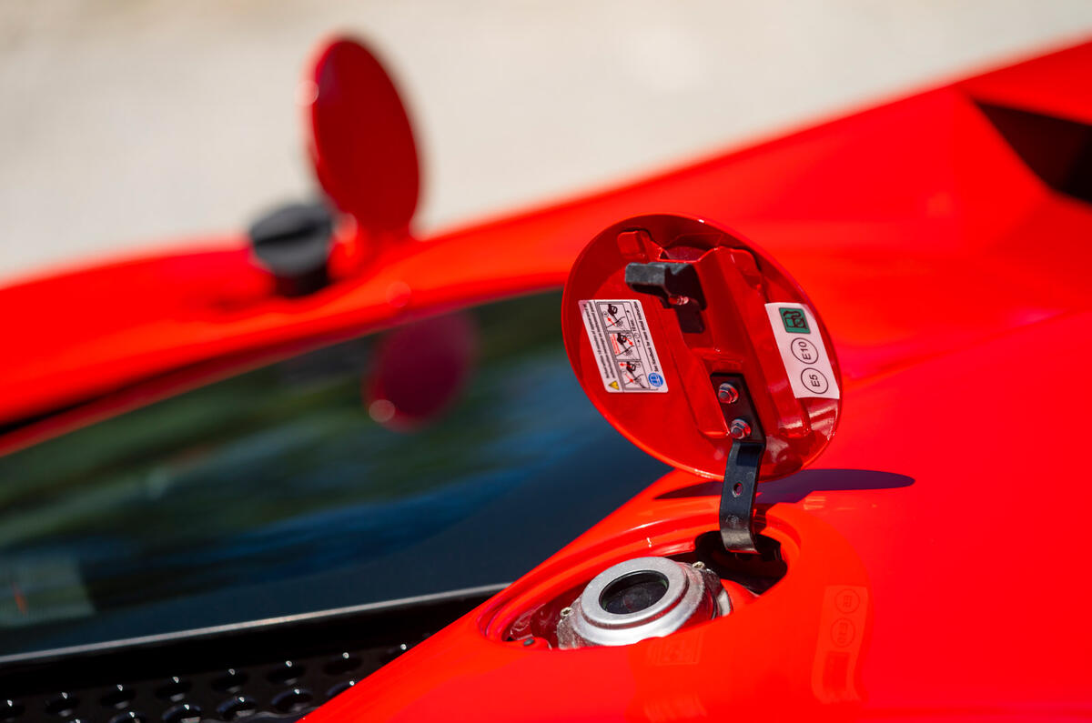 Ferrari SF90 Stradale - fuel tank Ferrari SF90 Stradale - fuel tank