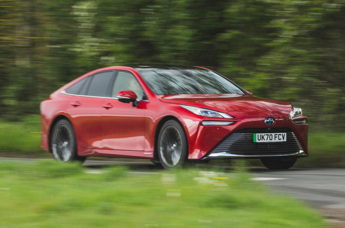 24 toyota mirai 2021 rt on road front 24 toyota mirai 2021 rt on road front