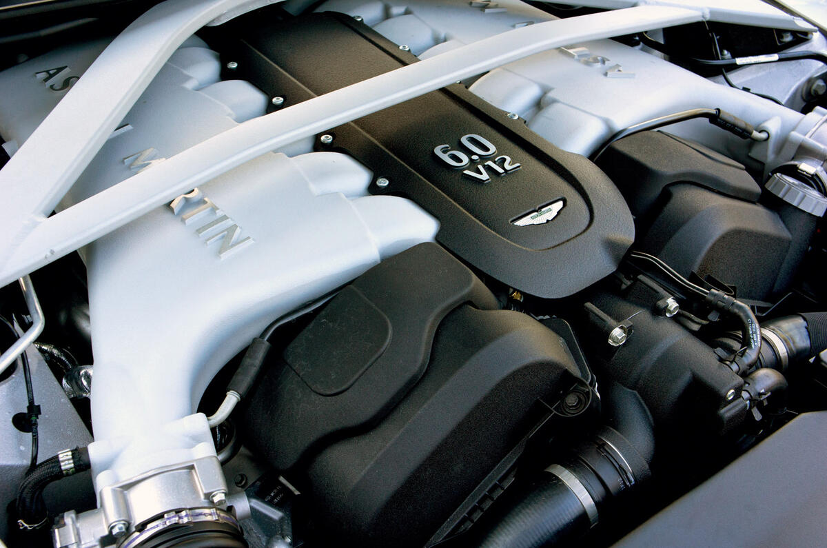 Aston Martin DB9 2005 - engine
