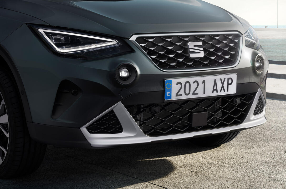 24 SEAT Arona Xperience Dark Camouflage H