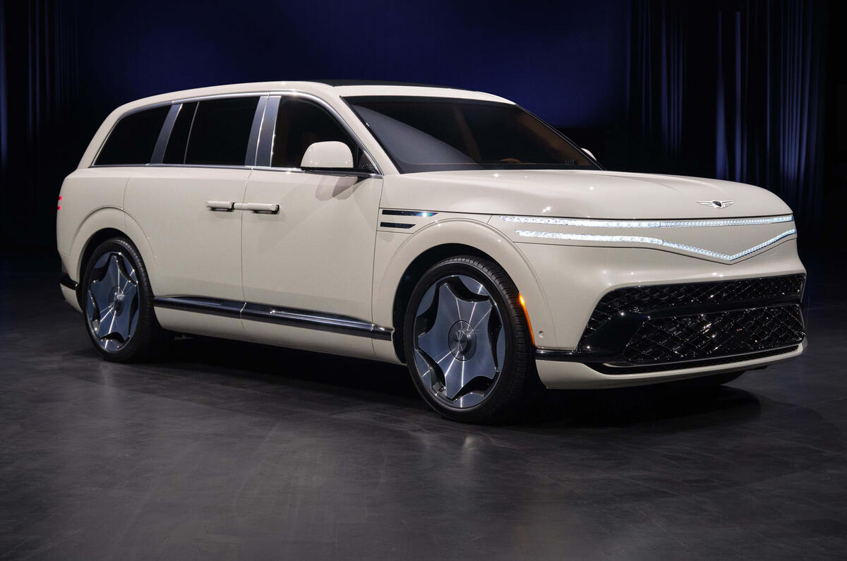 260820 anewiconrsquosarrivalgenesisunveilsgv90flagshipsuv 18