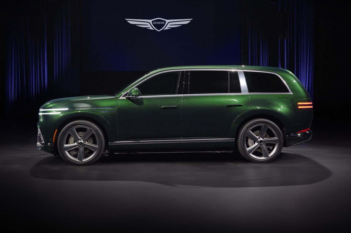 260820 anewiconrsquosarrivalgenesisunveilsgv90flagshipsuv 19
