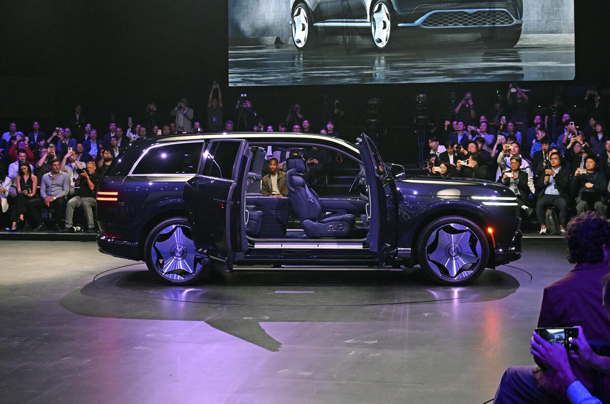 260820 anewiconrsquosarrivalgenesisunveilsgv90flagshipsuv 25