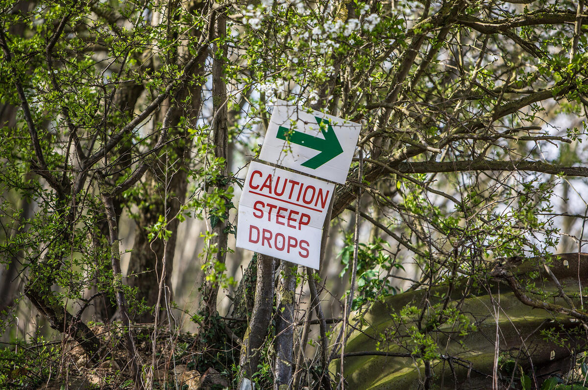 Caution steep drops signs Caution steep drops signs