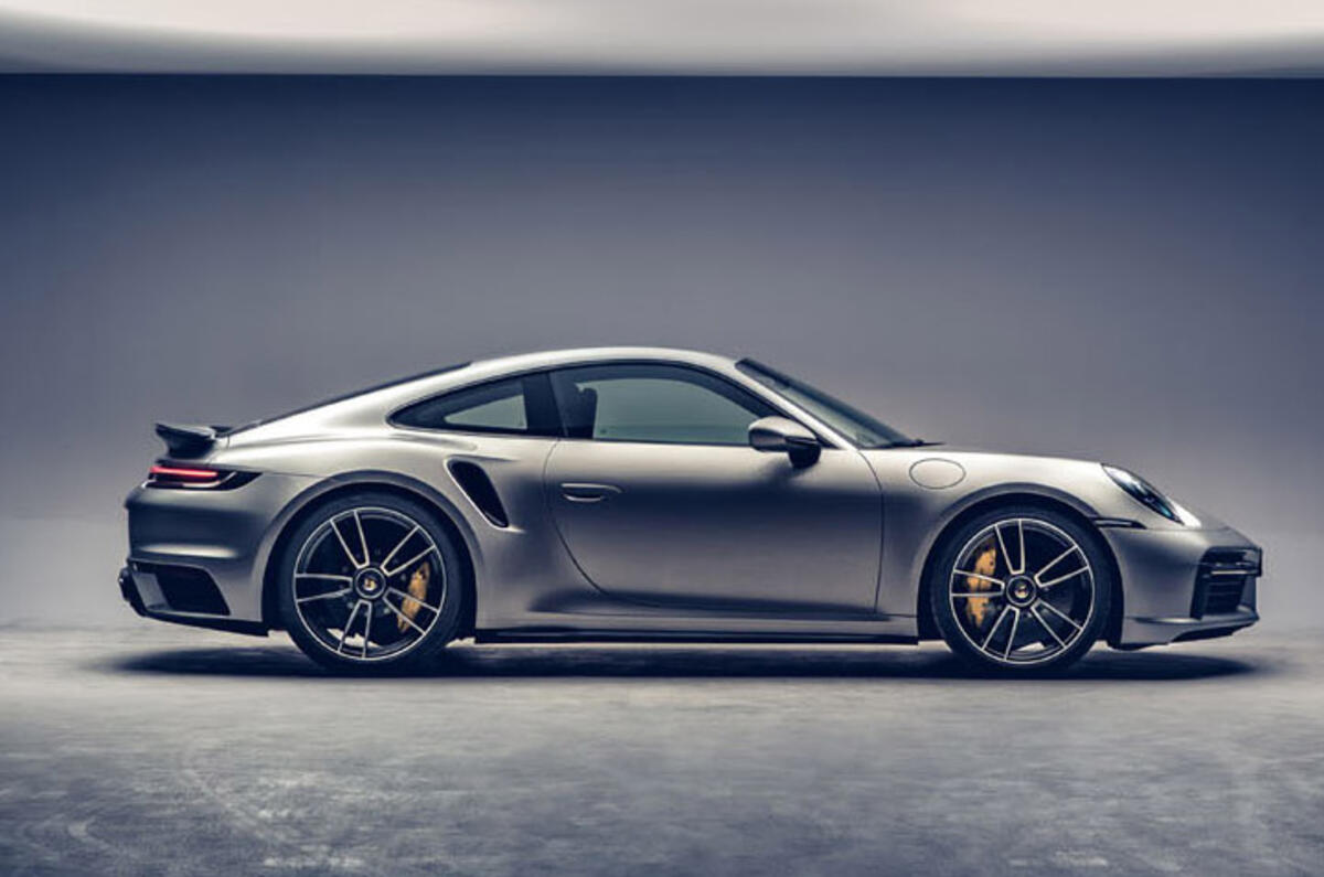 Porsche 911 Turbo S 2020 - stationary side Porsche 911 Turbo S 2020 - stationary side