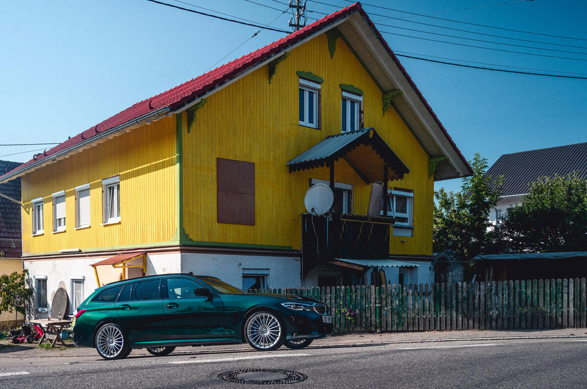 Alpina B3 Touring - side