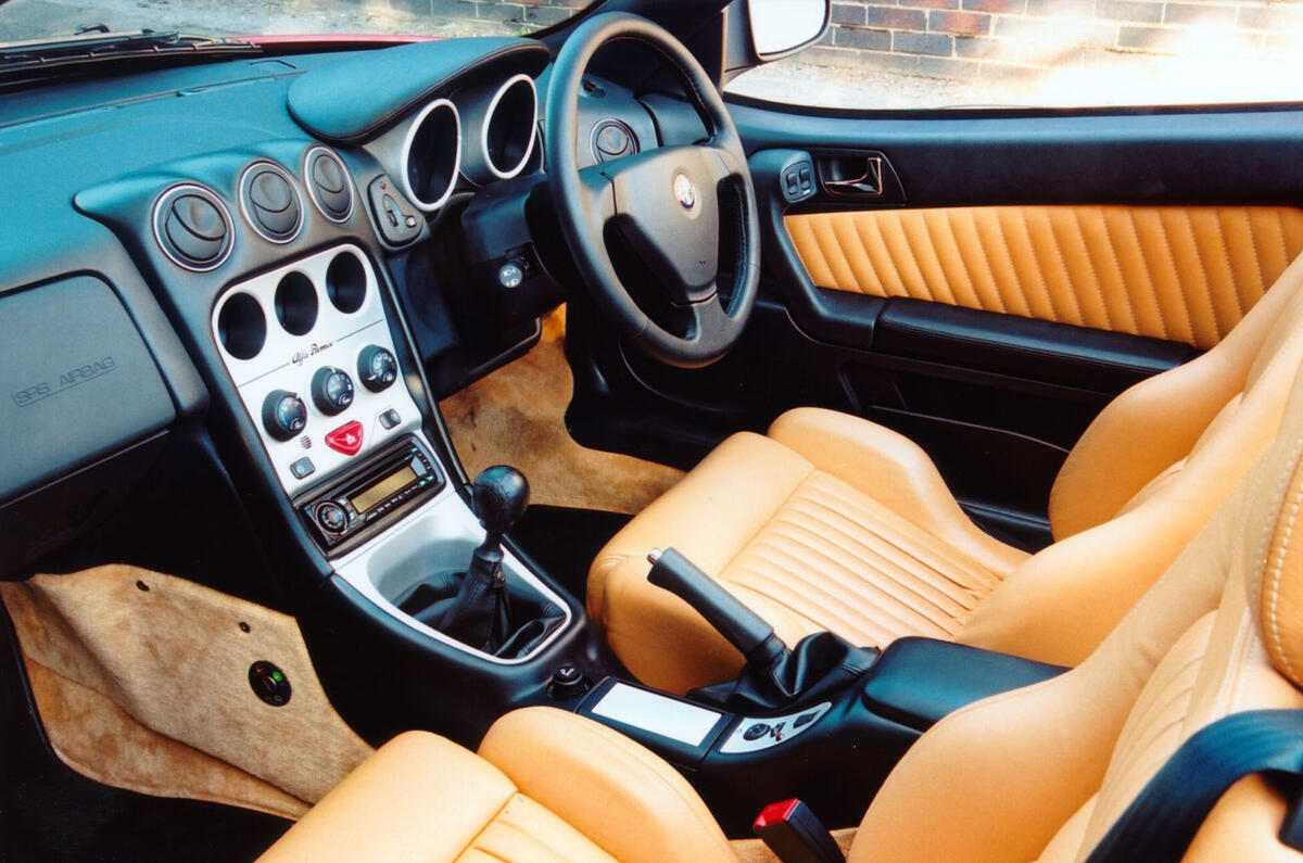 Alfa Romeo GTV - interior