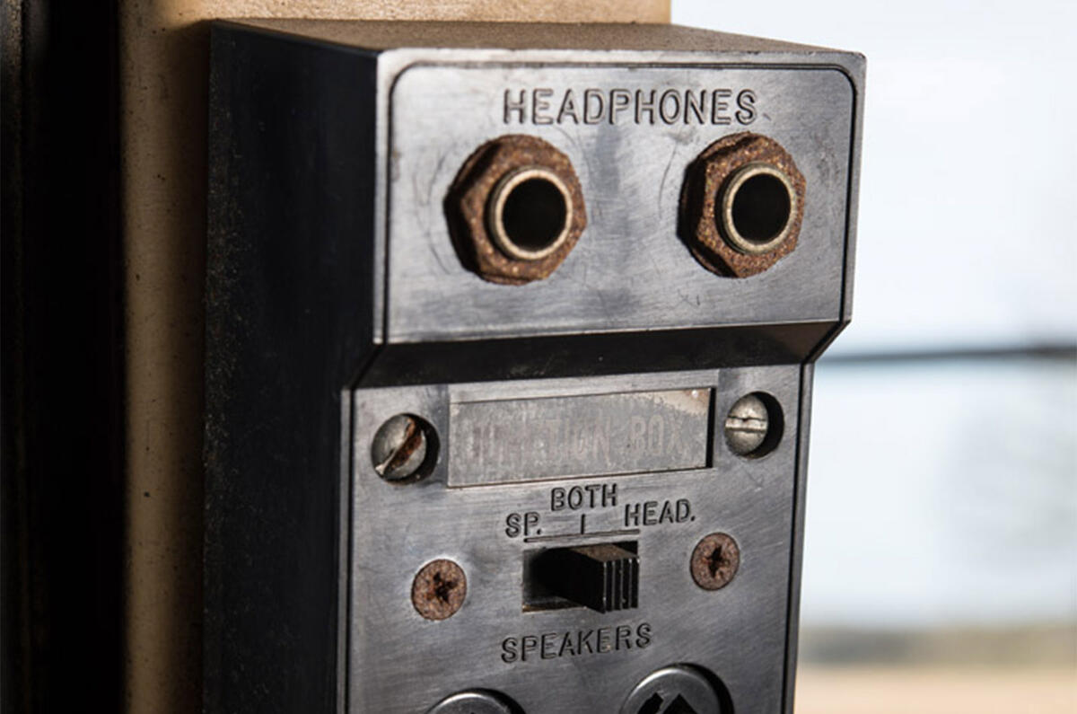 Dual headphone circuit