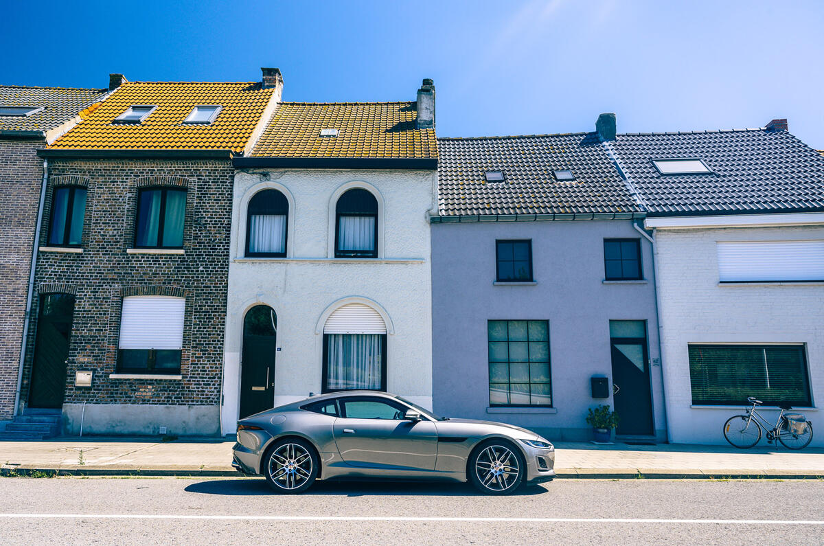 Jaguar F-Type - side Jaguar F-Type - side