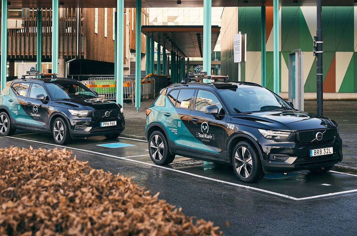 295949 Volvo Cars tests new wireless charging technology