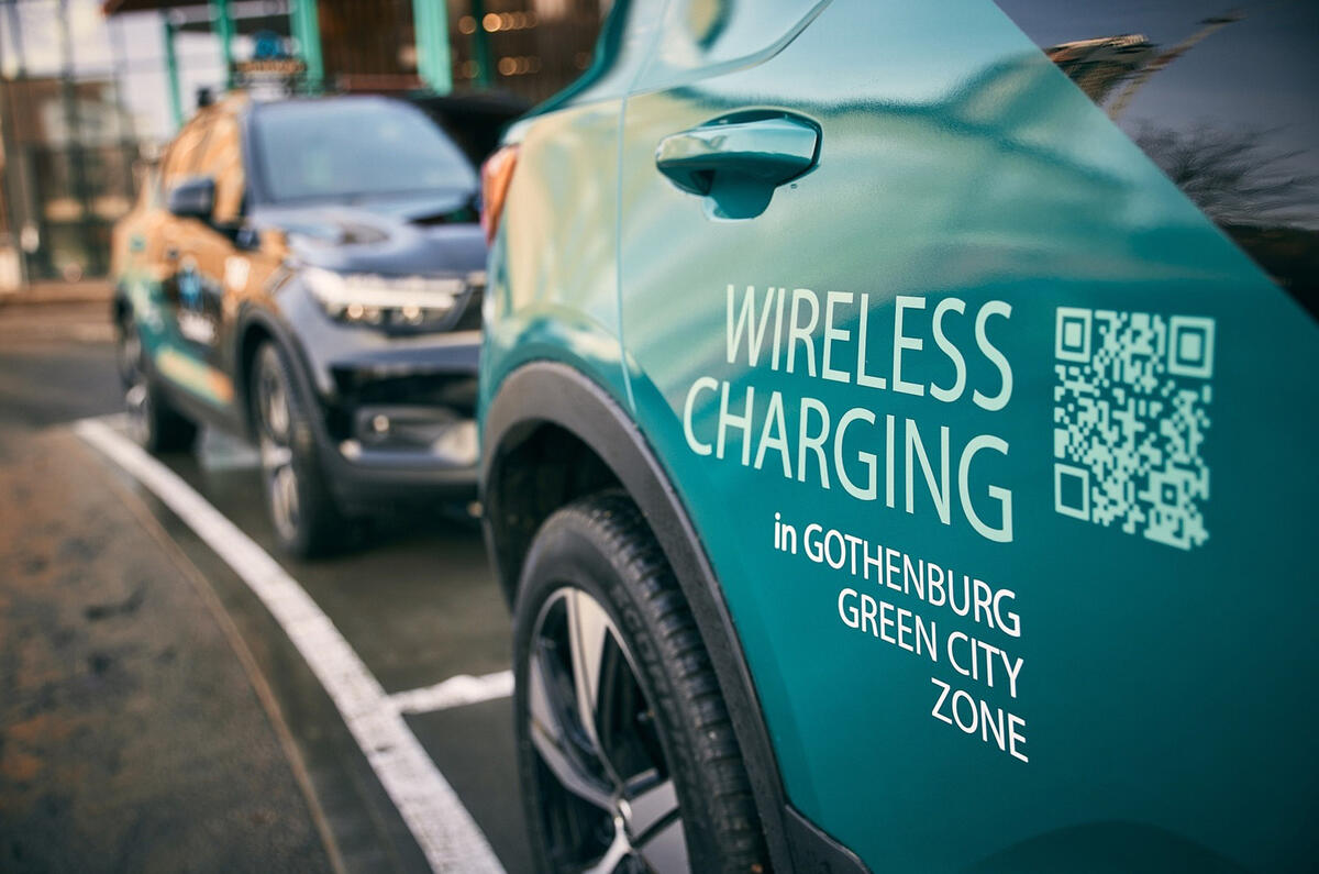 295950 Volvo Cars tests new wireless charging technology 295950 Volvo Cars tests new wireless charging technology