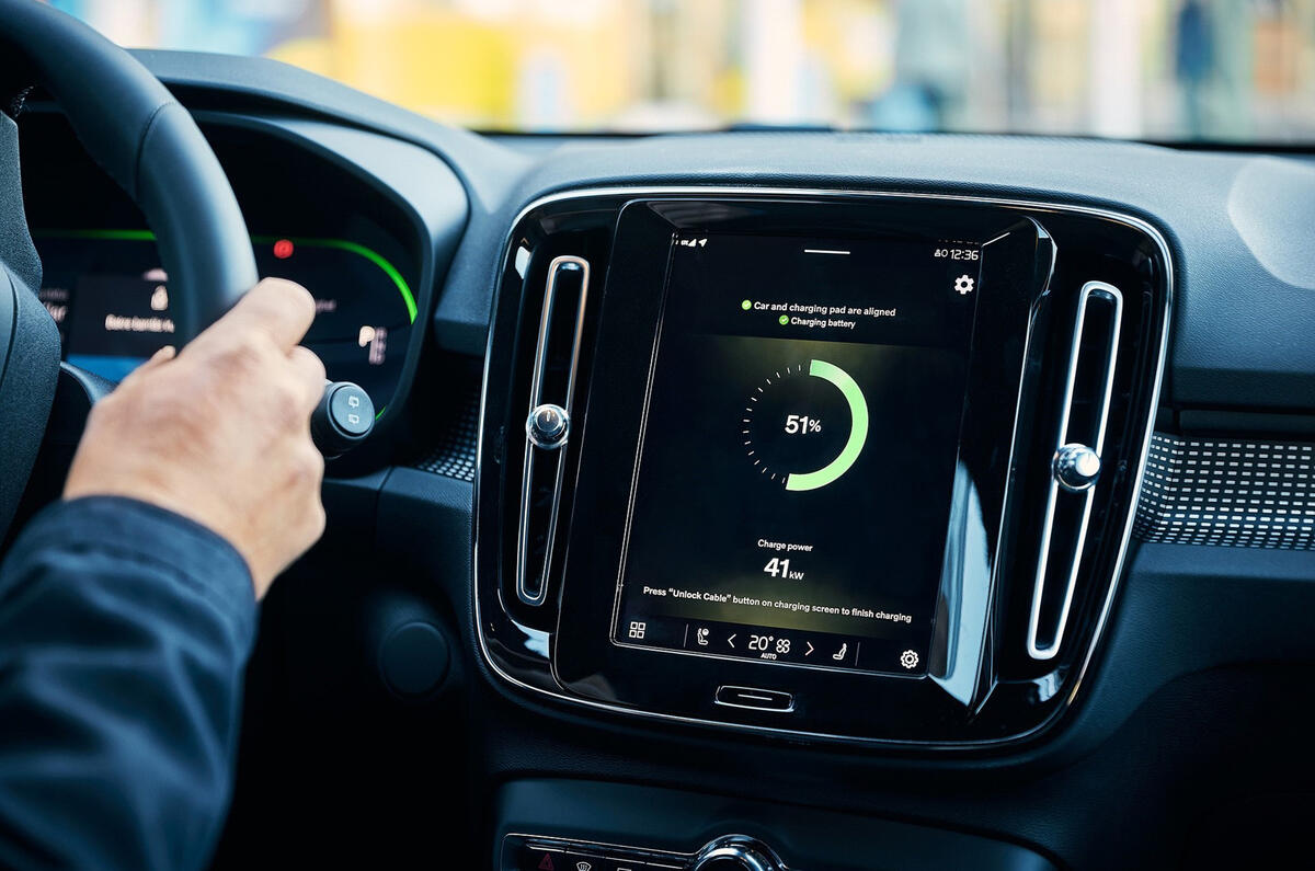 295953 Volvo Cars tests new wireless charging technology 295953 Volvo Cars tests new wireless charging technology