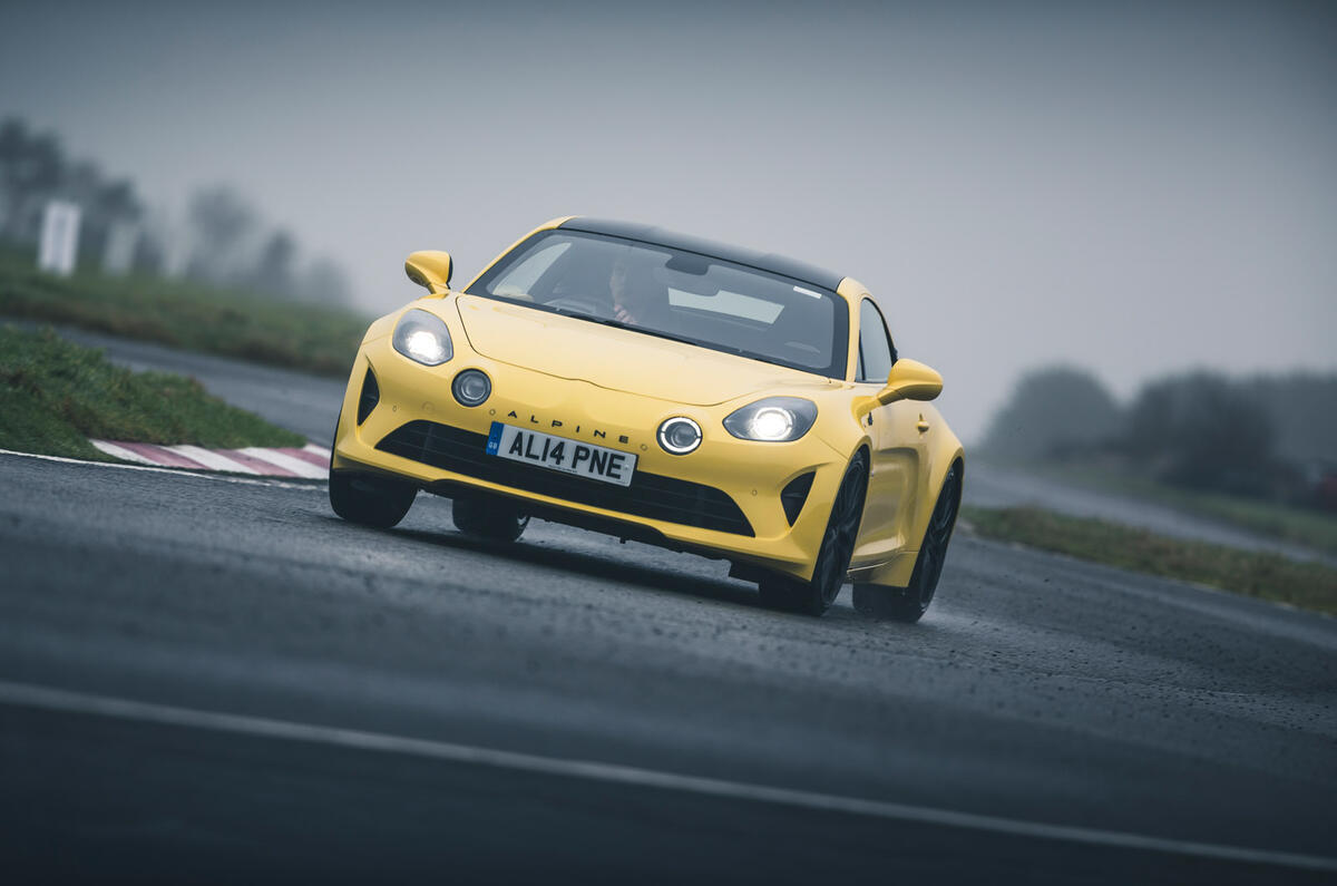 29 LUC Renault Alpine Nissan GTR Nismo Toyota Yaris GR 2021 0107 29 LUC Renault Alpine Nissan GTR Nismo Toyota Yaris GR 2021 0107