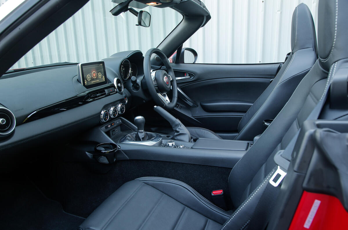 Fiat 124 Spider - interior Fiat 124 Spider - interior