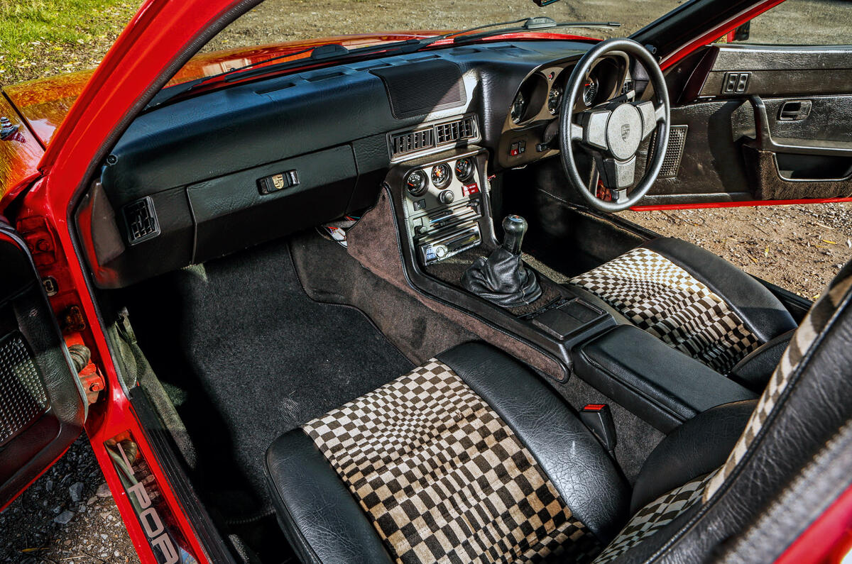Porsche 924 2020 - interior Porsche 924 2020 - interior