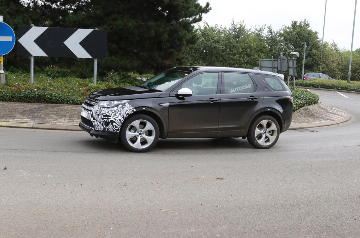 2018 Land Rover Discovery Sport facelift to get hybrid option