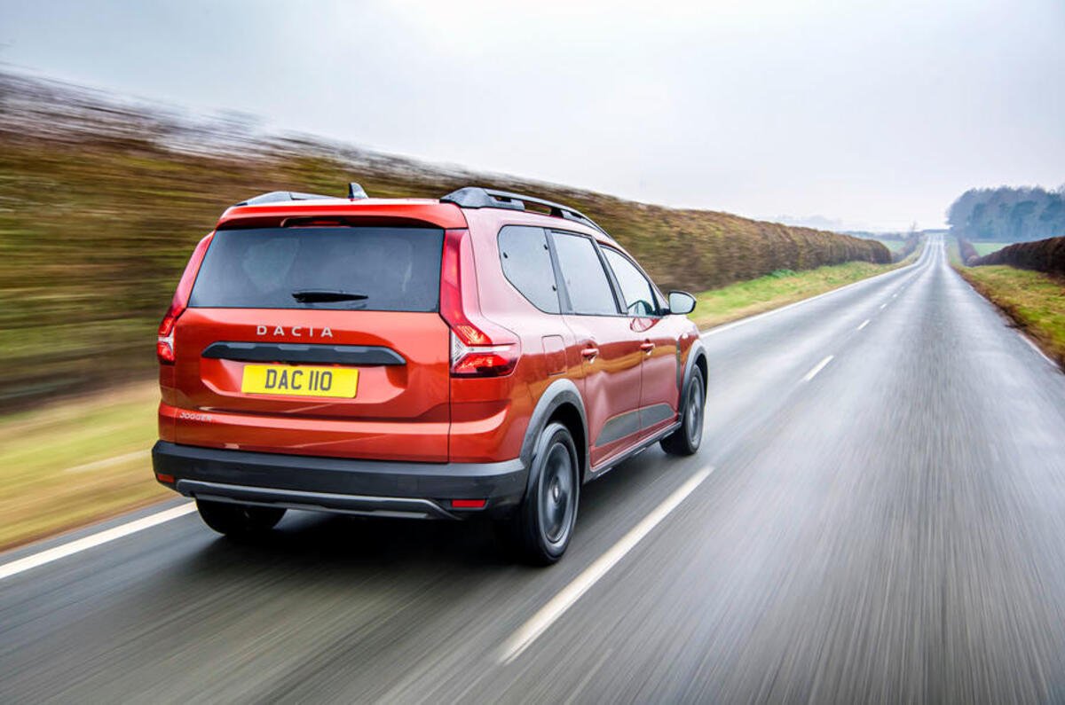 3 dacia jogger 2022 uk first drive review tracking rear (1)