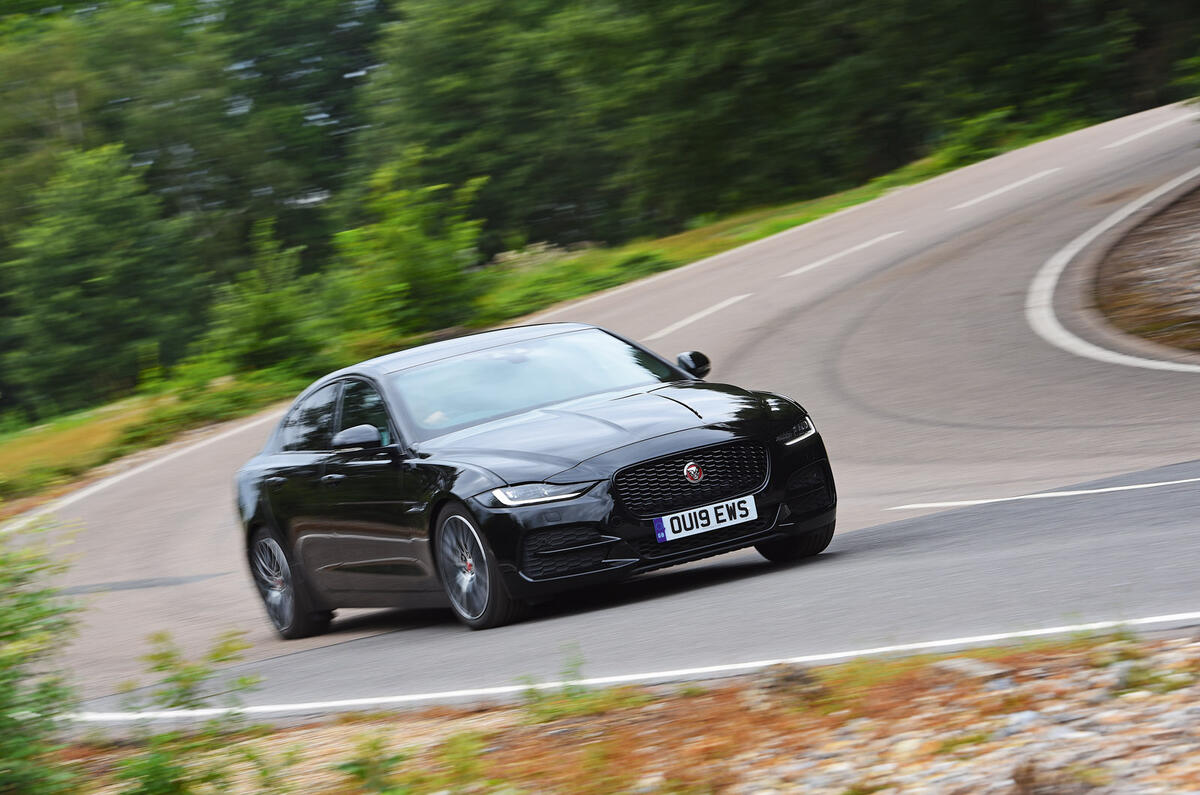 Jaguar XE 2019 - hero front Jaguar XE 2019 - hero front