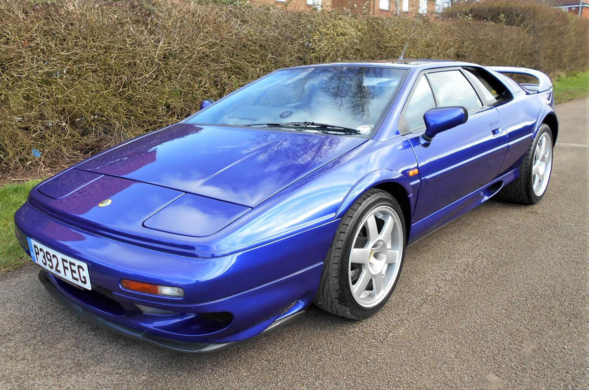 Lotus Esprit V8 Turbo - static front Lotus Esprit V8 Turbo - static front