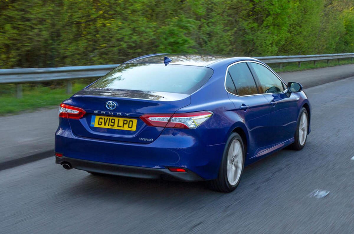 3 toyota camry 2019 uk fd hero rear 0