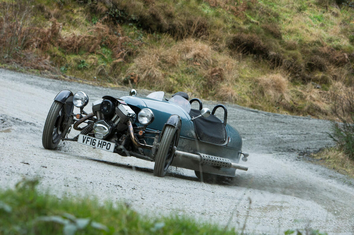 Morgan 3 Wheeler, Caterham Seven 310R, Ariel Nomad: winter drive 